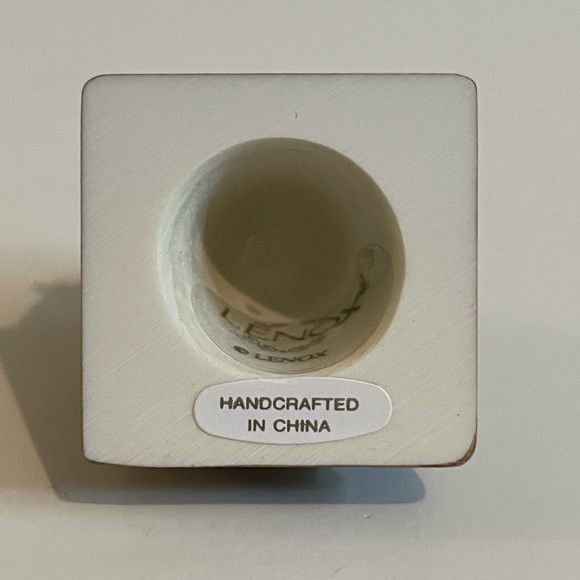 Baltimore Oriole On Log Cabin Garden Birdhouse Thimble Collection
by LENOX - Picture 7 of 7